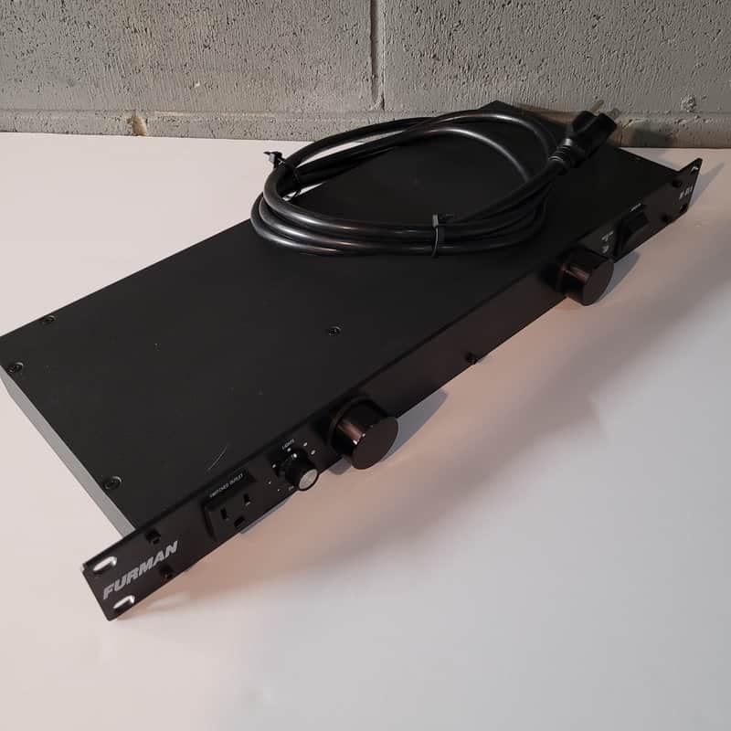 Furman M-8Lx Power Conditioner with Lights