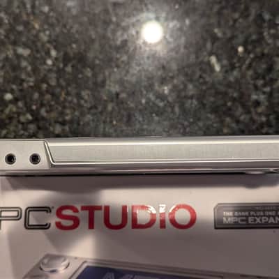 Akai MPC Studio Music Production Controller V1 2012 - 2019 - Grey image 2