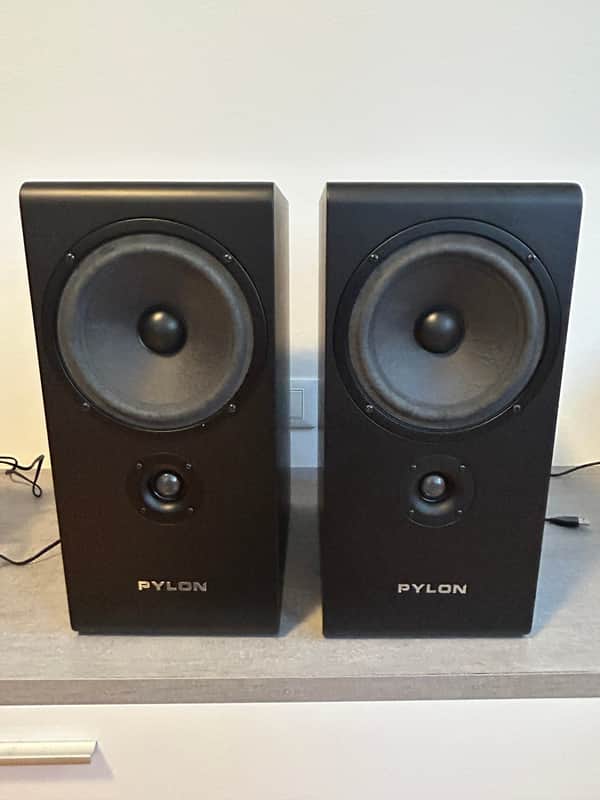 Pylon Opal 2015-2020 - Black image 1