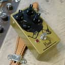 EarthQuaker Devices Hoof Hybrid Fuzz V2 Gold / Black