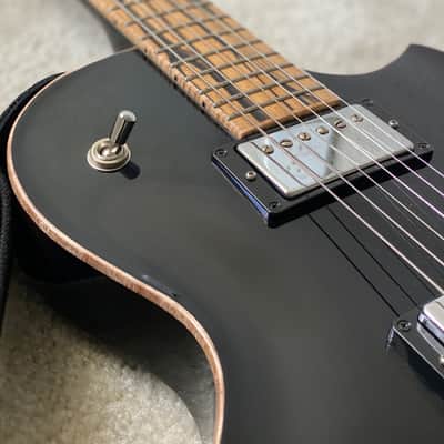 Forshage Single Cut Style - Piano Black with Pale Moon Ebony Board, Flame Maple Binding image 2
