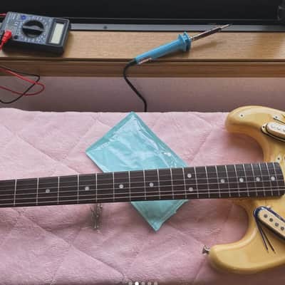 Fender ST-72  MIJ 1984-87 E SERIAL image 16