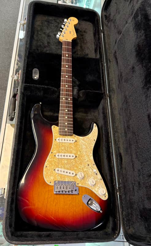 Fender American Stratocaster 2001, Sunburst with Case - Pre Owned image 1