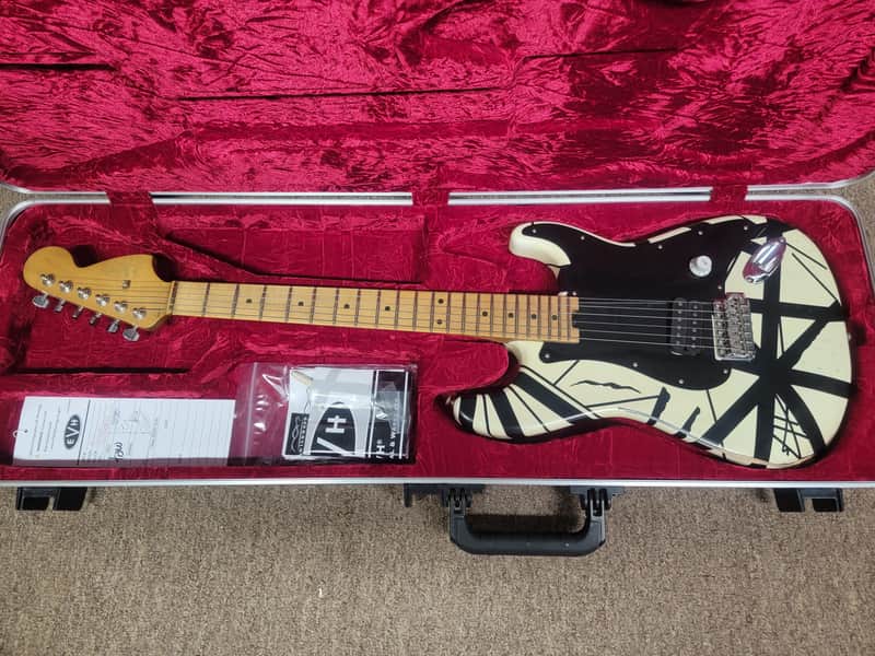 EVH Striped Series '78 Eruption 2022 - Present - Black / White Stripe Relic