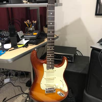 Fender American Elite Stratocaster with Rosewood Fretboard 2011 - 2015 3-Color Sunburst image 2
