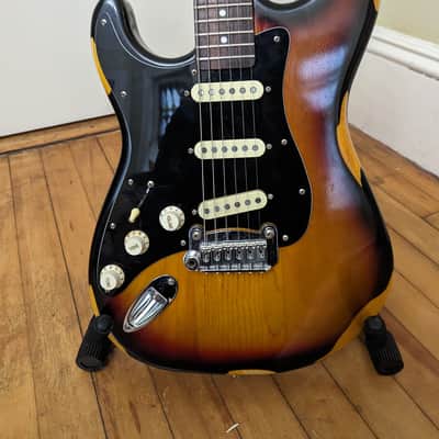 G&L Tribute Series Legacy Left-Handed Setup Righty Relic 3-Tone Sunburst with Rosewood Fretboard image 2