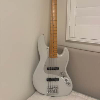 Fender American Ultra II Jazz Bass V with Maple Fretboard - Avalanche image 6