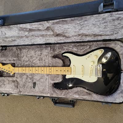 Fender American Professional II Stratocaster with Maple Fretboard 2020 - Present - Black image 2