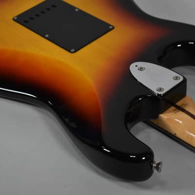 Fender ST-72 CIJ Stratocaster Three Tone Sunburst Finish Electric Guitar image 10