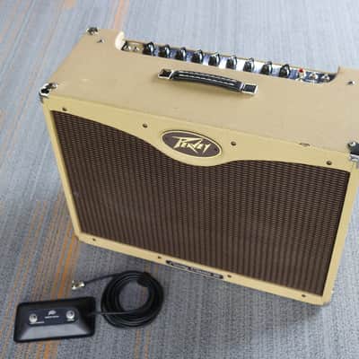 Peavey Classic 50 2x12" 50W Tube Guitar Combo Amp image 2