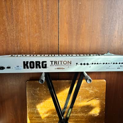 Korg Triton 61 key Music Workstation / Sampler w/ bag image 9