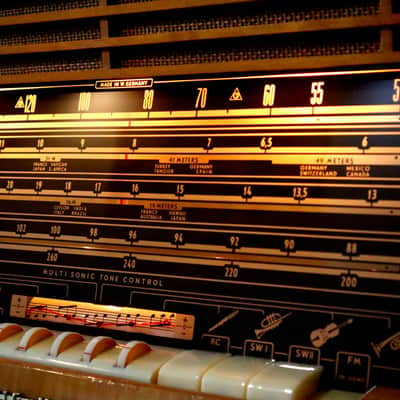 Grundig-Majestic 4095USA - AM/FM/SW Radio (1957) image 3