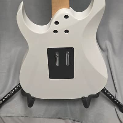 Ibanez RG450DXB-WH Standard with Rosewood Fretboard 2015 - 2017 - White image 6