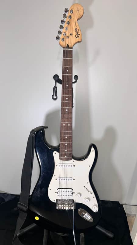 Squier Stratocaster Bullet - black image 1