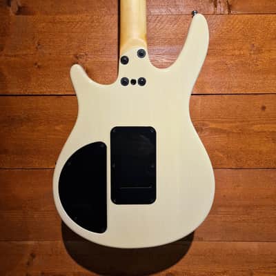 Peavey Firenza AX Electric Guitar; White: Serial Number: 10480346 | Second Hand image 3