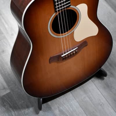 Taylor Gold Label 517e with Hard Case image 2