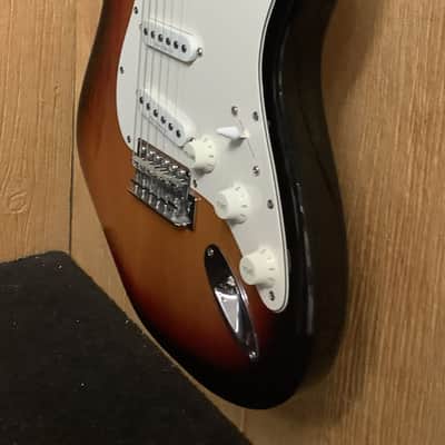 Vintage Modified 70s Squier Strat by Fender image 4