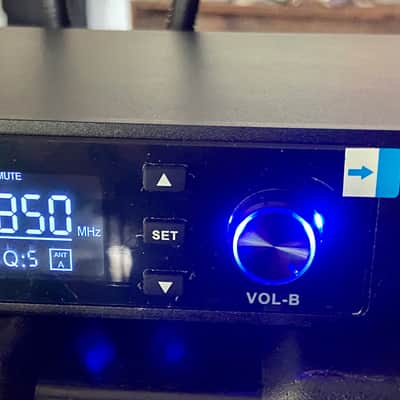 FROKET UHF WIRELESS DUAL HANDHELD TRUE DIVERSITY RACKMOUNT MICROPHONE SYSTEM T-M20 2024 - Black image 3