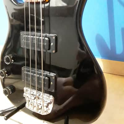 Peavey Foundation  bass guitar 1985 Black left handed vintage all original  made in USA image 2