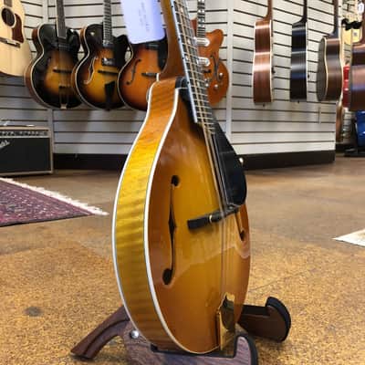Kentucky KM-505 Artist German Spruce/Alpine Maple A-Style Mandolin Amberburst w/Padded Gig Bag image 2