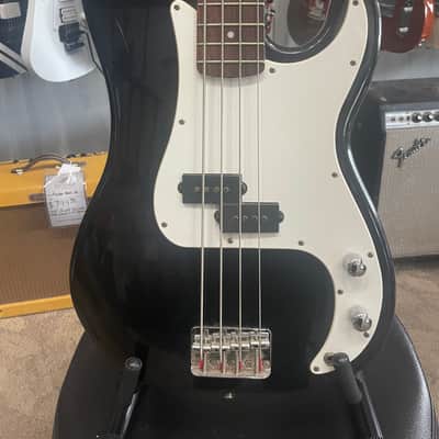 USED - FENDER STARCASTER PBass Black/White Guard image 2