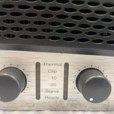 Crown CDi 1000 2-Channel 500-Watt Power Amplifier 2010s - Black and Silver - Demo image 4