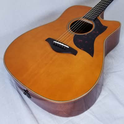 Mint Yamaha Solid Sitka Spruce Top Cutaway Folk Acoustic/Electic Guitar, Mahogany, Vintage Natural image 4