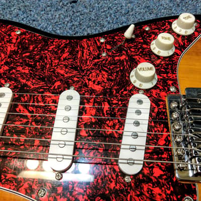 Fender Squier Stratocaster MIC 3 Tone Burst With Bag image 11