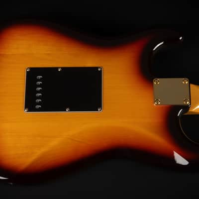 2018 Fender MIJ Traditional '60s Stratocaster RW with Gold Hardware - 3-Color Sunburst | Japan Vintage Reissue SSS Rosewood Fretboard image 9