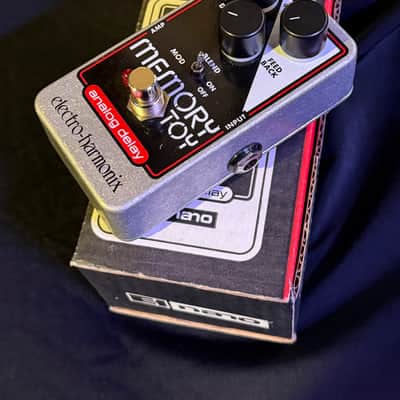 Electro-Harmonix Memory Toy Analog Echo / Chorus 2009 - Present - Black / White / Red image 2
