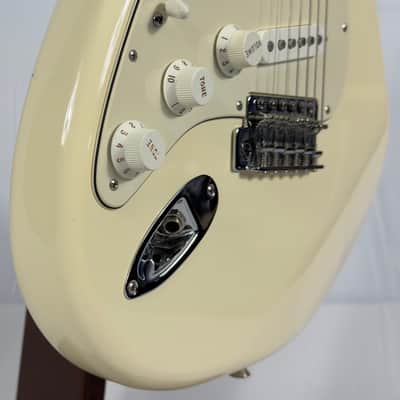 Fender Stratocaster Left Handed MIM Mexico 2011 - Cream image 4