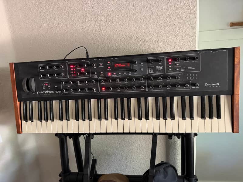 Dave Smith Instruments Prophet 08 PE 61-Key 8-Voice Polyphonic Synthesizer 2009 - 2015 - Black with Wood Sides