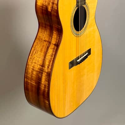 Martin Custom Shop 14-Fret 00 'Deep Body' Adirondack & Koa image 5