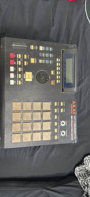 Akai MPC2000XL MIDI Production Center 2000 - 2005 - Grey image 1