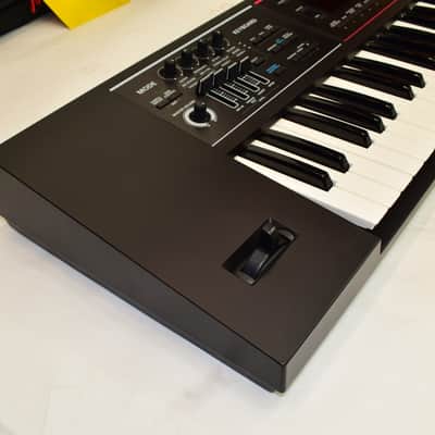 Roland JUNO-DS61 JUNO DS61 61-Key Digital Synthesizer Keyboard w/ Bag image 2