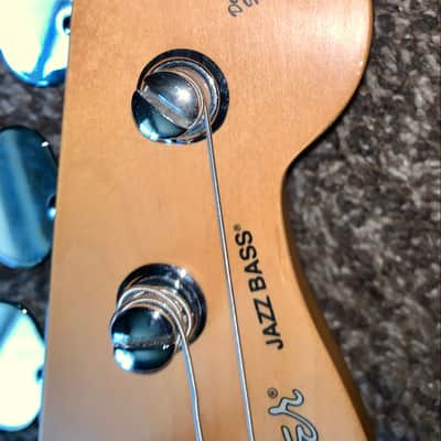 2003 Fender Deluxe Active Jazz Bass electric guitar skb hardshell case image 3