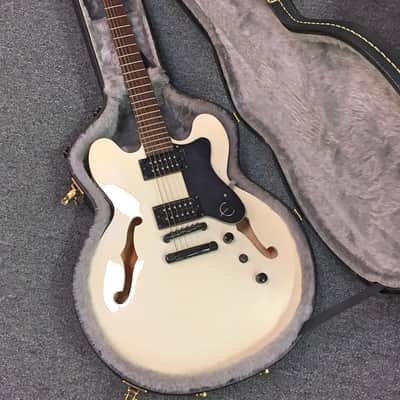 Epiphone Dot Studio - Alpine White with black binding (Hardshell