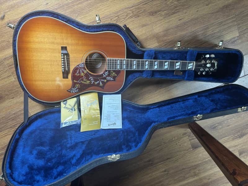 Gibson Hummingbird Artist