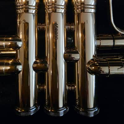 Conn 23B 2025 - Can honestly like new - maintenance on valves kept up as well. Has 2 straps cleaning rag and sanitized mouth piece with it. image 4