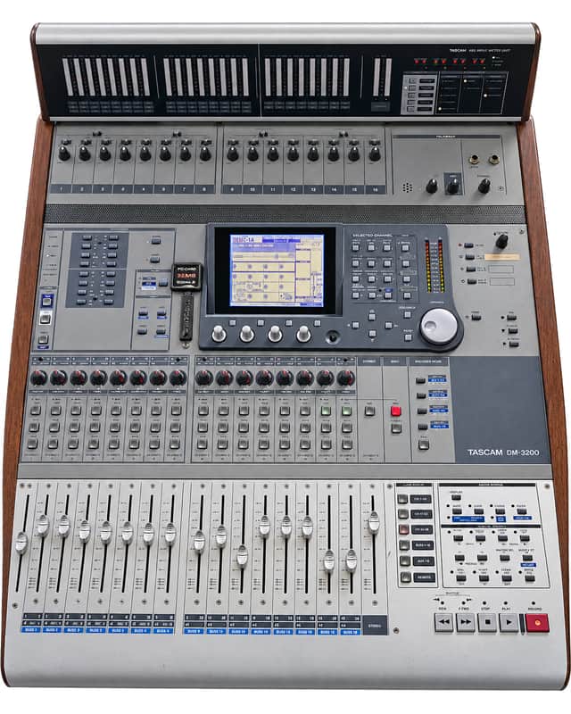 TASCAM DM-3200 + IF-FW/DM + passende PCIe-Karte – 32 In/Out – Studio image 1