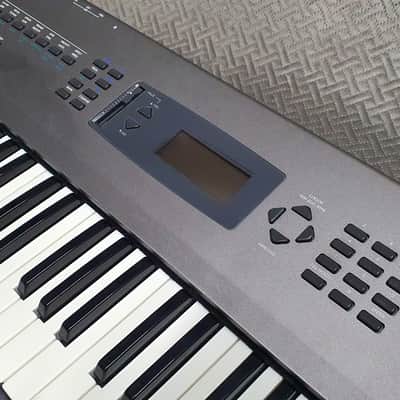 Korg N364 61-Key Music Workstation 1990s - Gray