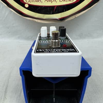 Electro-Harmonix Battalion Bass Pre/Drive Preamp Overdrive Pedal image 3