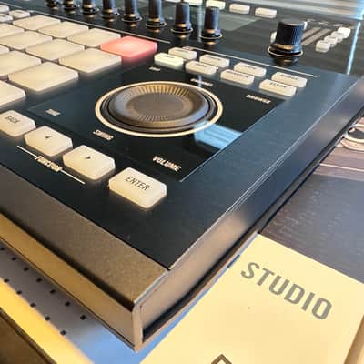 Native Instruments Maschine Studio 2010s - Black image 7