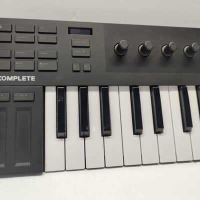 Native Instruments Komplete Kontrol M32 2019 - Black image 2