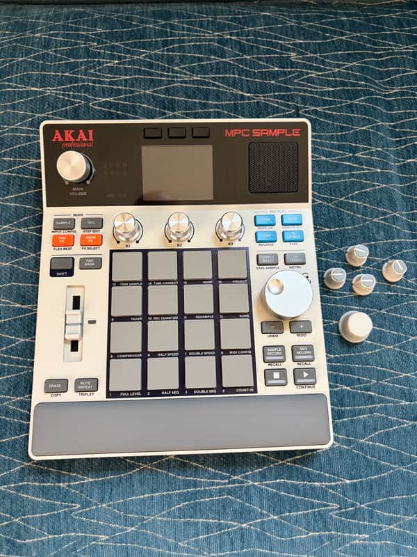 Akai MPC Sample with better knobs!