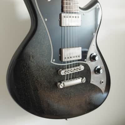 Novo Serus H2 - Silver Fox Burst (Light Distress) image 2