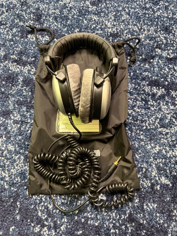 Beyerdynamic DT-880 Pro Studio Headphones - Black/Silver image 1