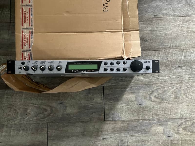 E-MU Systems Virtuoso 2000 Rackmount 128-Voice Virtual Orchestra 2000 - Silver