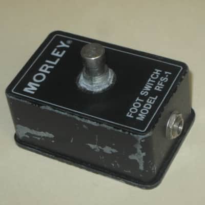 used vintage Morley RFS-1 Single Button Footswitch + feet [Single-button latching (push-on/push-off) footswitch] 1983-1990 - durabke metal casing, gray finish white graphic, single switch, 1/4"  mono jack (NO: box/paperwork) image 8