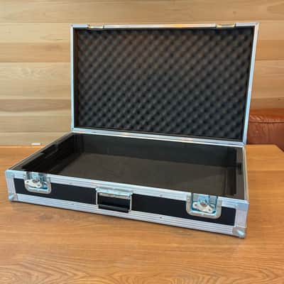 Temple Audio TRIO 28 GM Pedalboard with Flight Case 2010s - Gunmetal image 2
